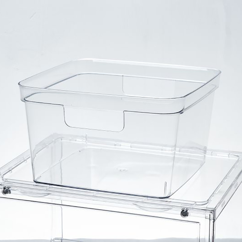 プラスチック製のデスクトップオーガナイザーと木製の収納箱、より耐久性のあるものはどれですか？